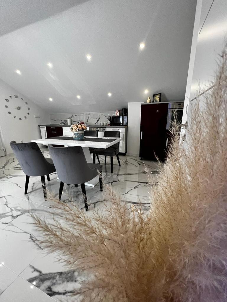 Luxury Apartment Megy 오토칵 외부 사진